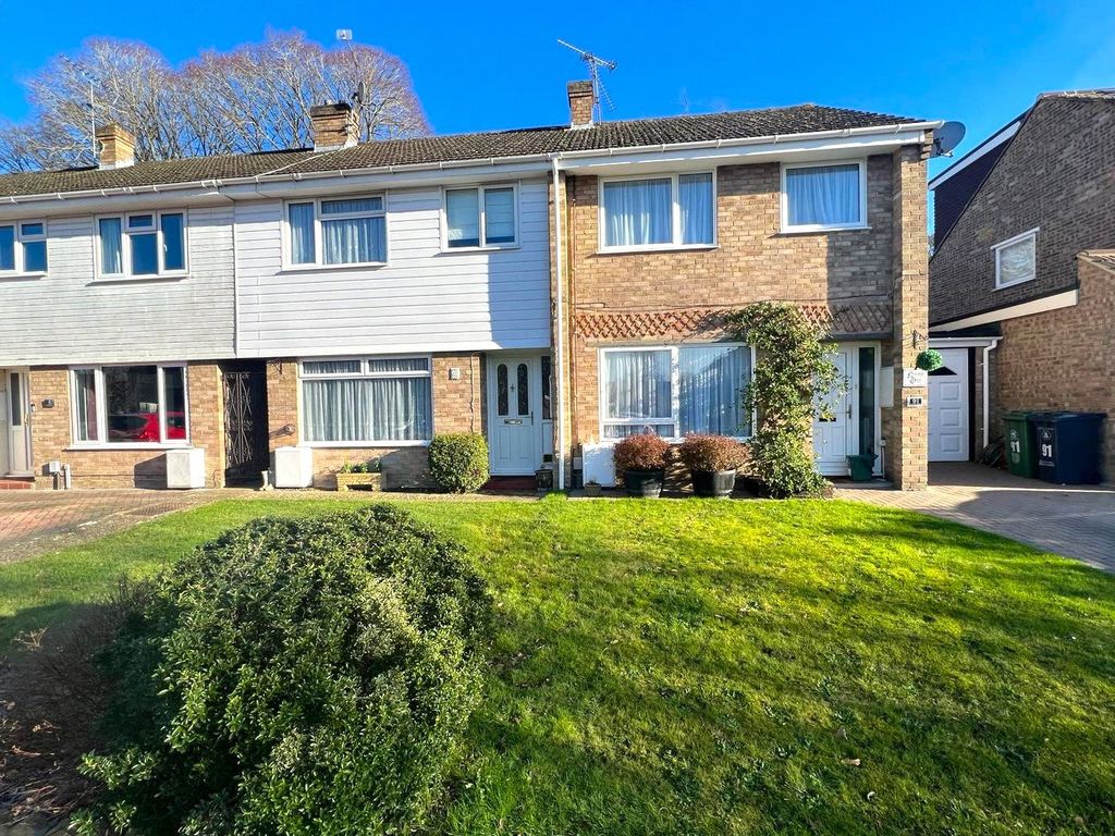 3 bed terraced house for sale in Lynwood Drive, Mytchett, Surrey GU16
