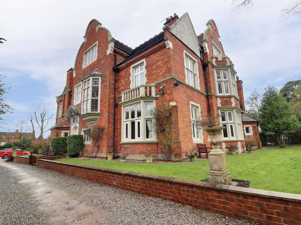 2 bed flat for sale in Ferriby Road, Hessle HU13, £180,000 Zoopla