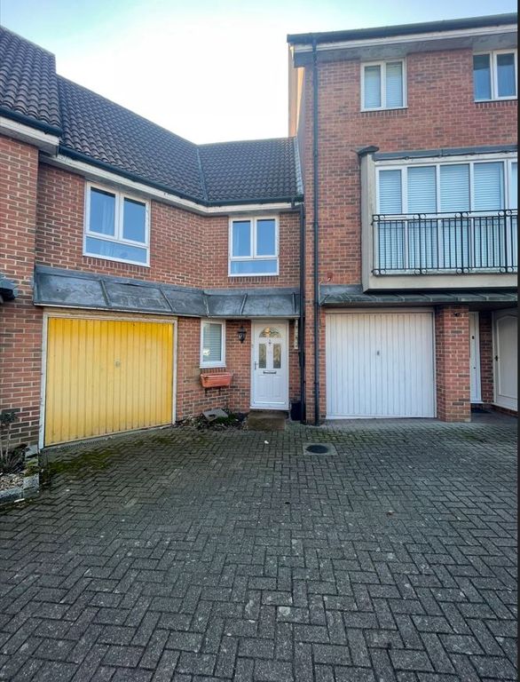 3 bed terraced house to rent in Hartigan Place, Woodley, Reading RG5