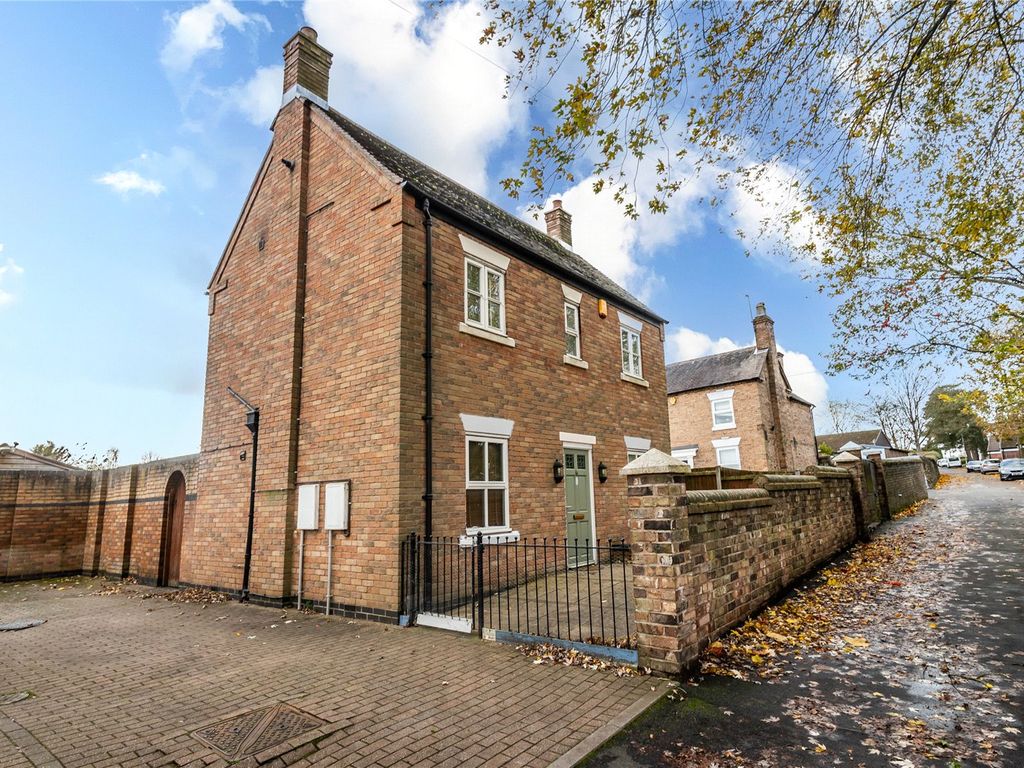 3 Bed Detached House For Sale In Victoria Road Madeley Telford