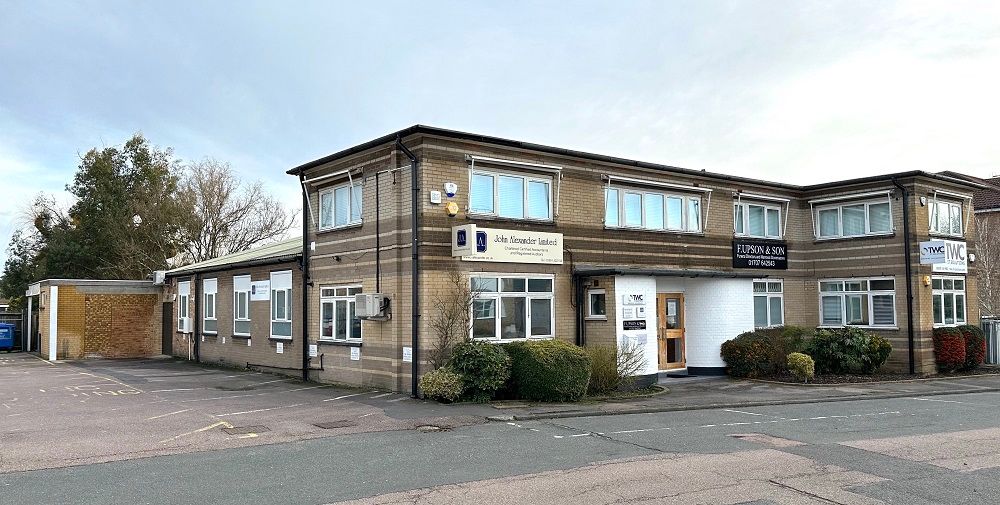 Warehouse to let in Station Close, Potters Bar EN6 Zoopla