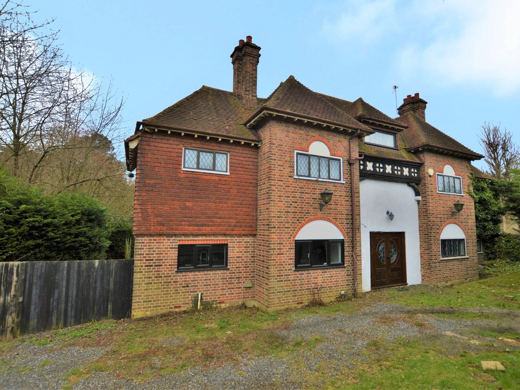 5 bed detached house for sale in Sidcup By Pass, Sidcup DA14, £680,000