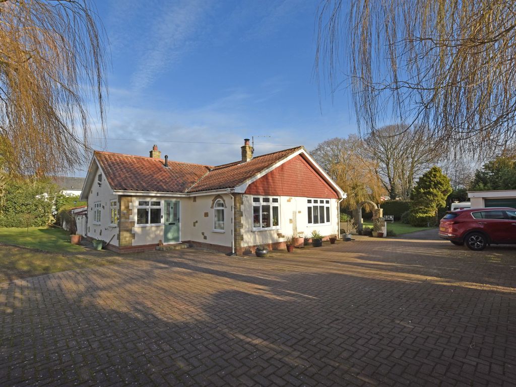 3 bed detached bungalow for sale in Coastal Road, Burniston