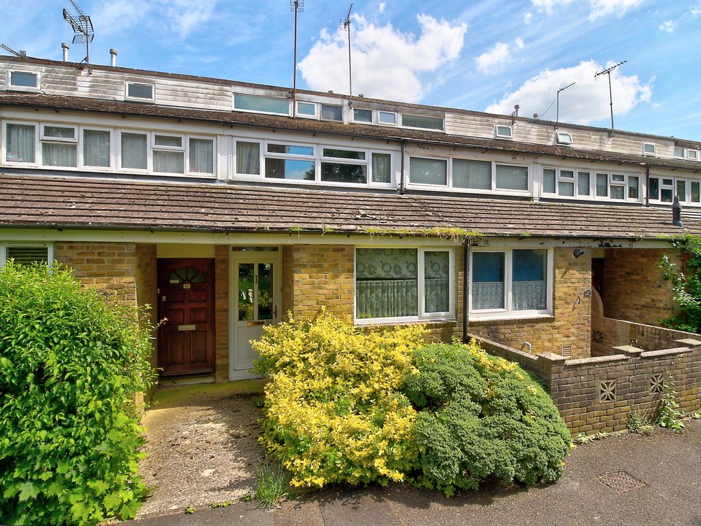 3 bed terraced house for sale in Sperrin Close, Basingstoke RG22, £