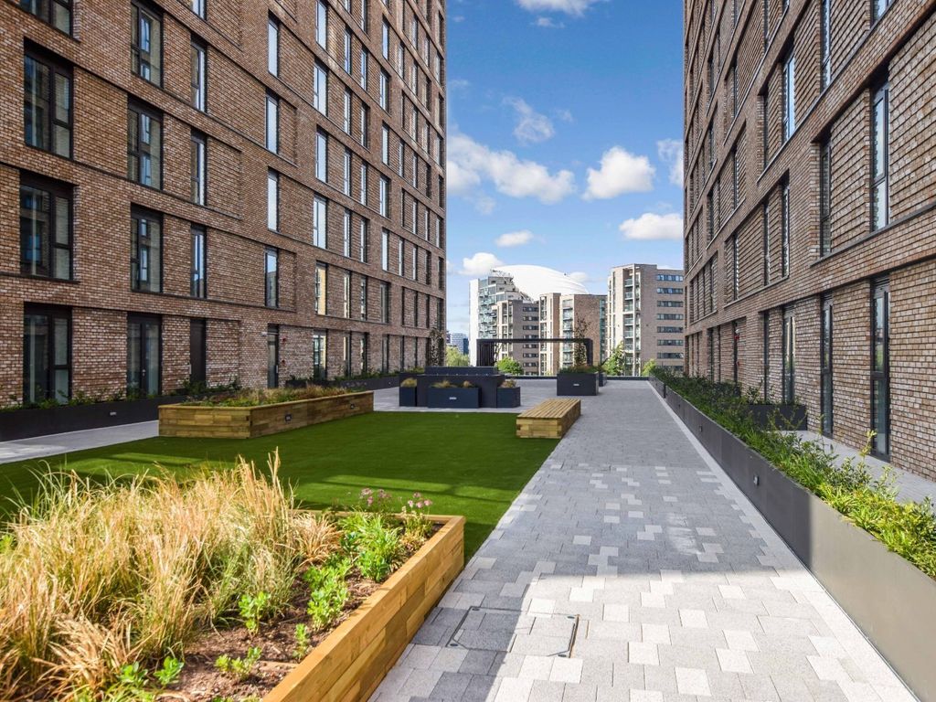 2 bed flat to rent in No1 Old Trafford, 4 Wharf End, Trafford Park