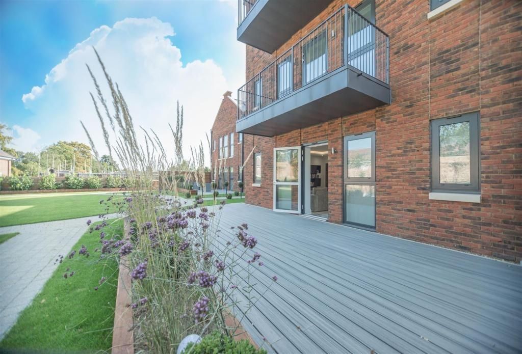 2 bed flat for sale in Watford Road, Radlett WD7 Zoopla