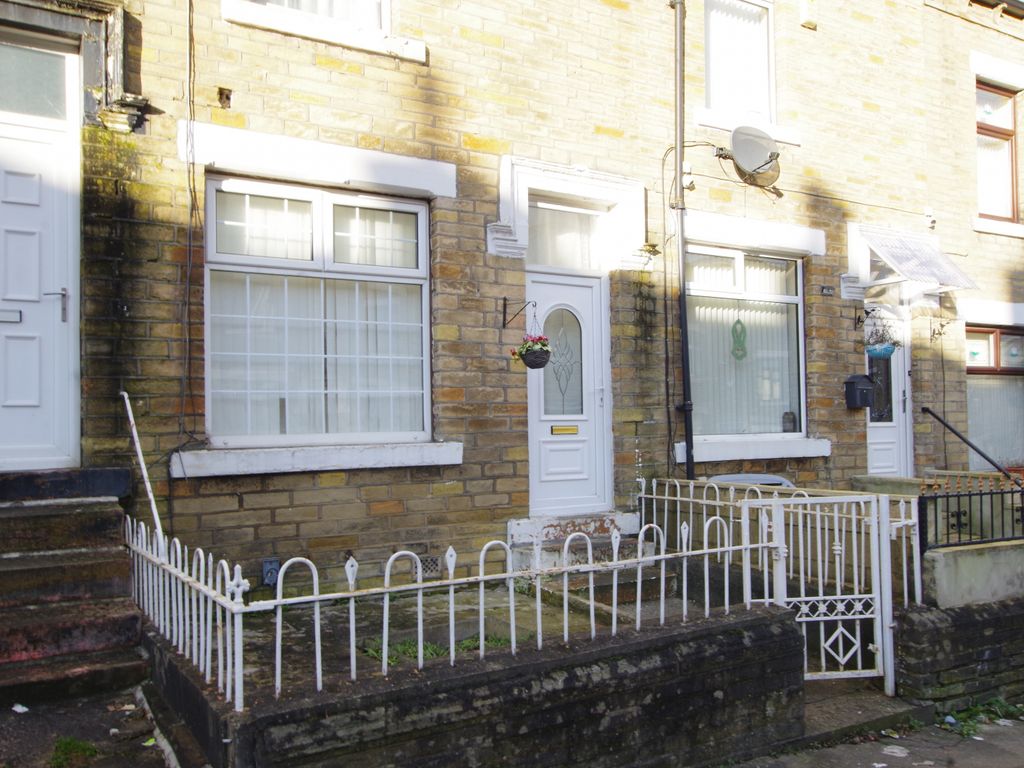 4 bed terraced house to rent in Oulton Terrace, Bradford BD7, £1,000
