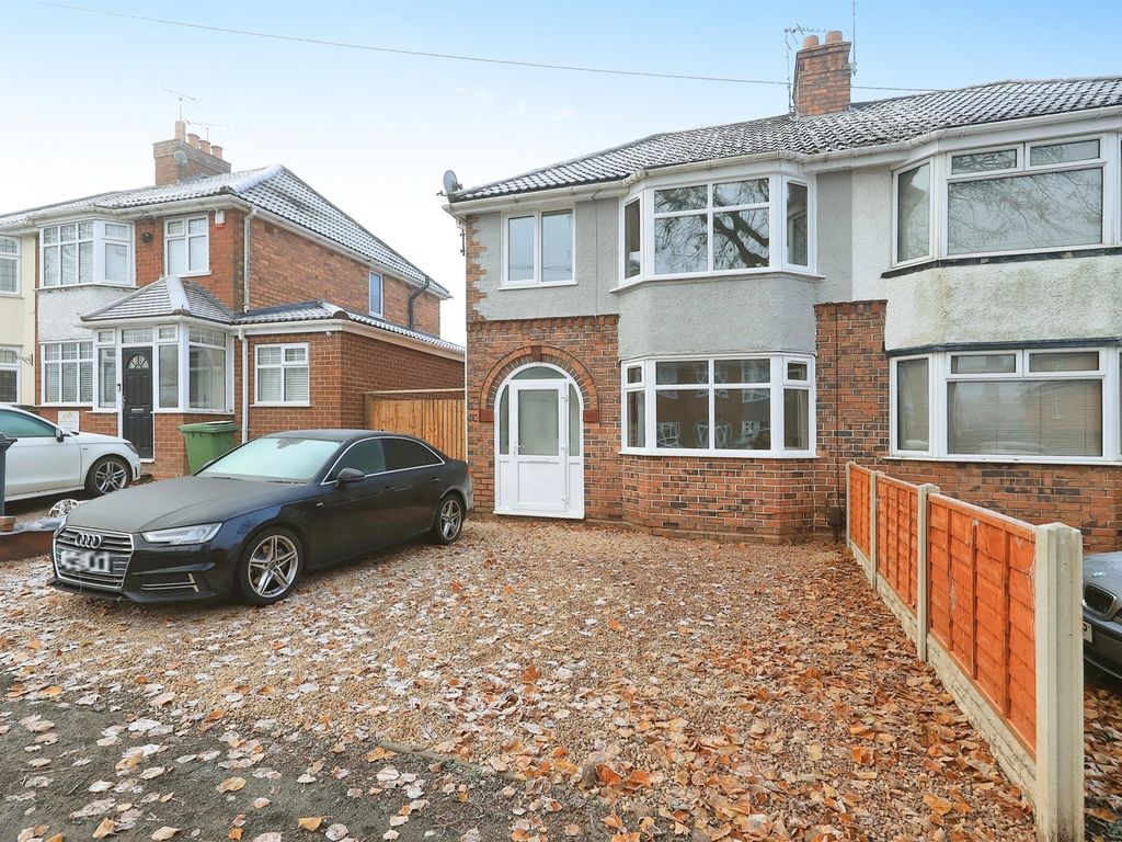 3 bed semidetached house for sale in Avenue, Penn