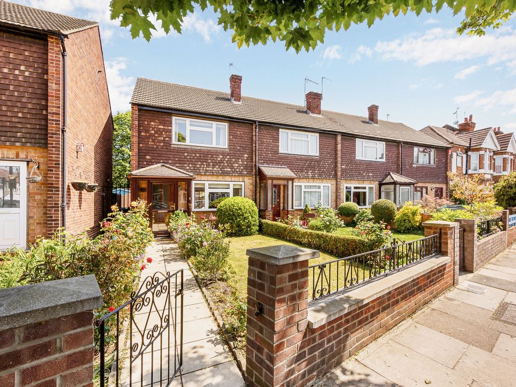 2 bed end terrace house for sale in Deans Road, Hanwell W7, £550,000