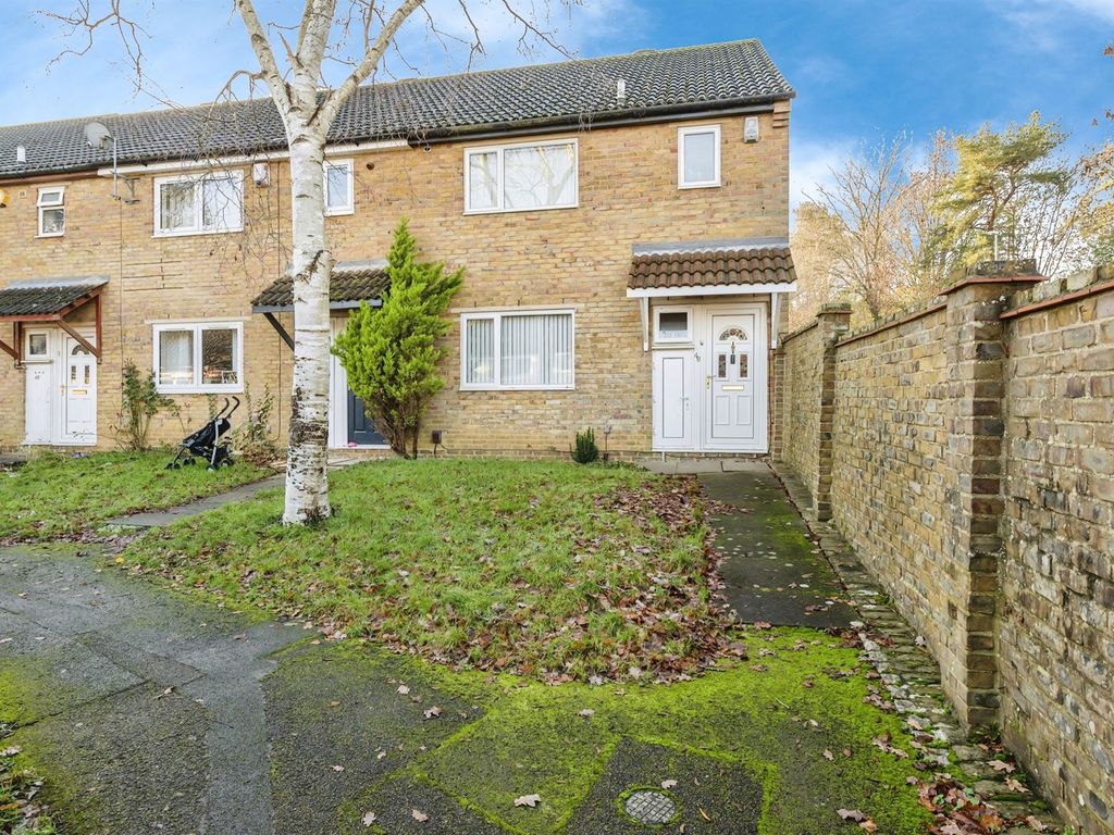 3 bed end terrace house for sale in Pilton Close, Northampton NN3, £