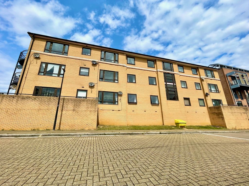 2 bed flat to rent in Albion Place, Campbell Park, Milton Keynes MK9 Zoopla