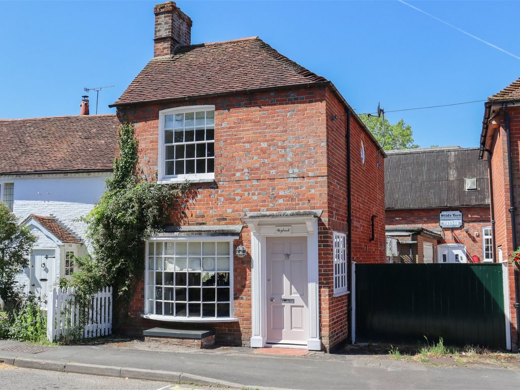 2 bed detached house for sale in Weybrook, The Dean, Alresford SO24, £