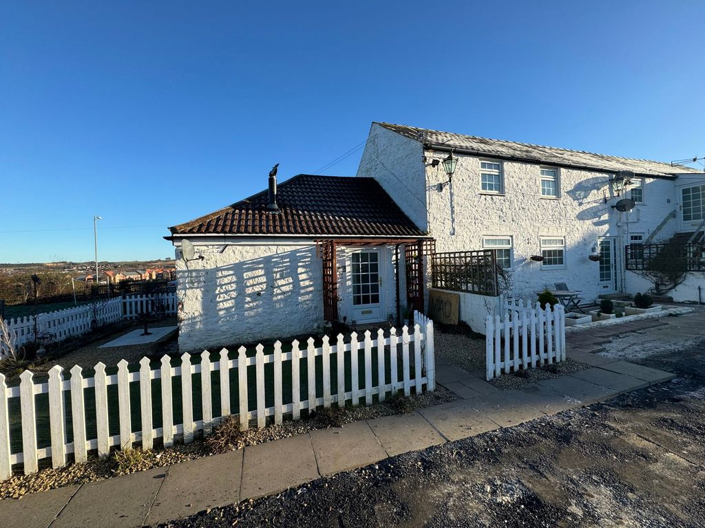 1 bed bungalow to rent in North Road, HettonLeHole, Houghton Le Spring DH5, £525 pcm Zoopla