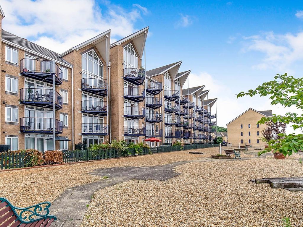 2 bed flat for sale in Bridge House, Valetta Way, Rochester, Kent ME1