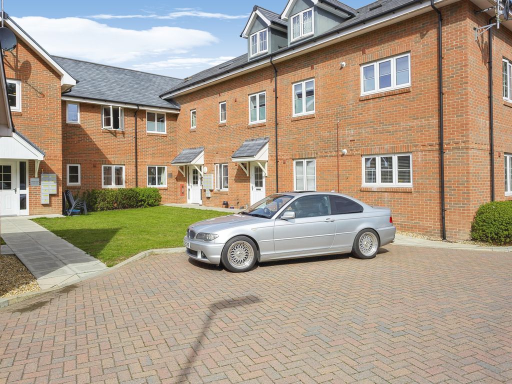 2 bed flat for sale in Oak Leaf Way, Horndean, Waterlooville PO8 Zoopla