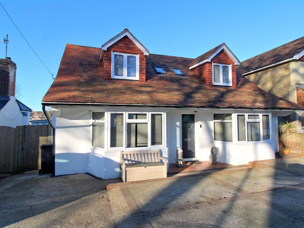 5 bed detached house for sale in Alfriston Road, Seaford BN25, £500,000