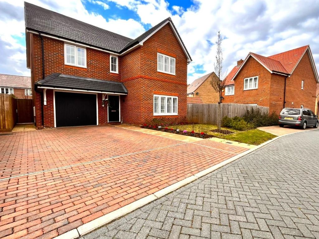 5 bed detached house for sale in Berridge Fields, Potton, Sandy SG19
