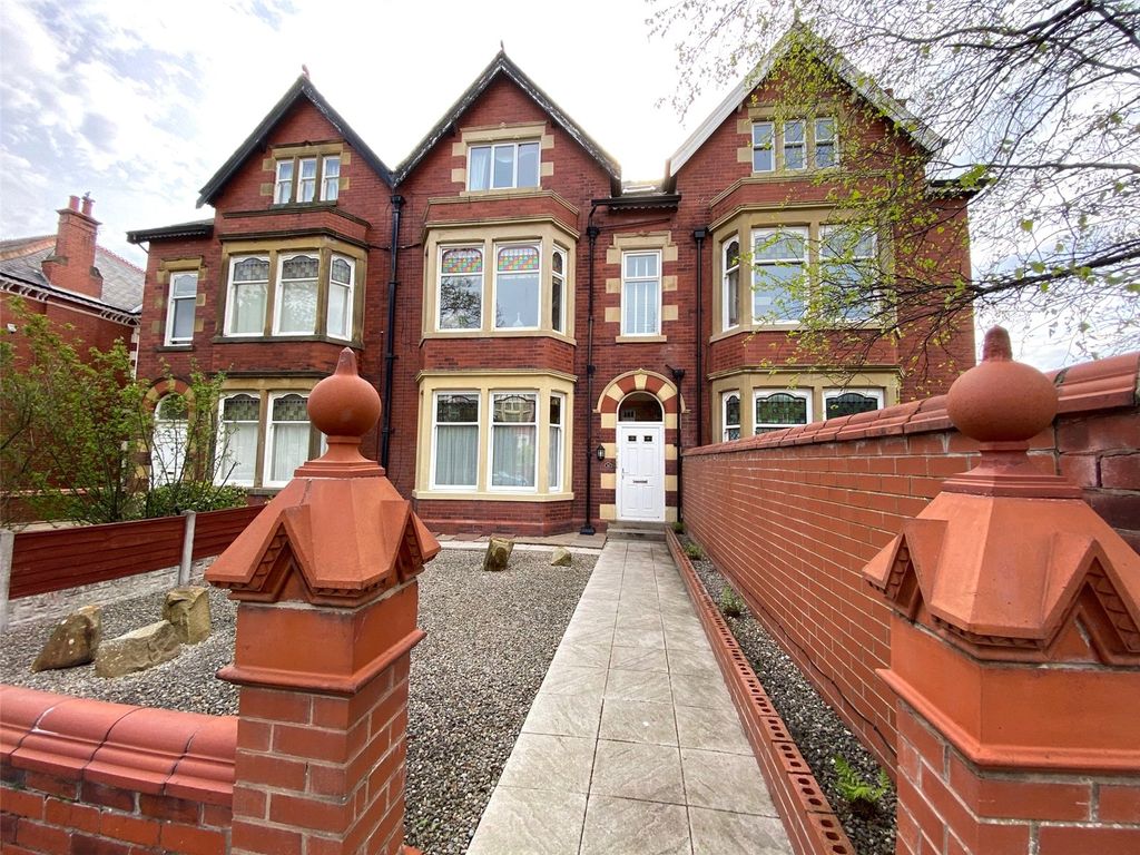 Willows Avenue, Lytham St. Annes, Lancashire FY8  