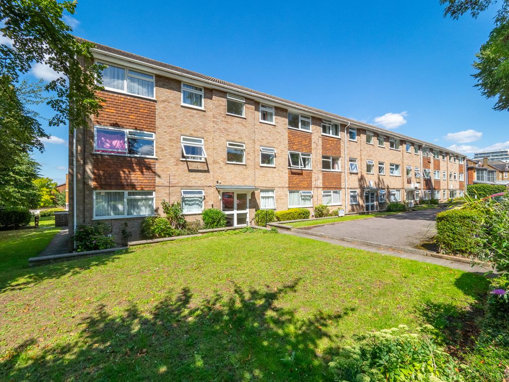 2 bed flat for sale in Grove Road, Sutton SM1, £290,000 Zoopla