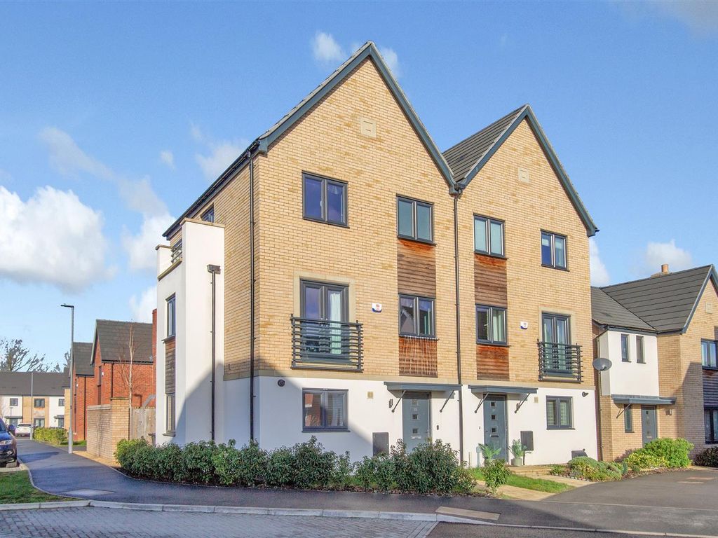 3 bed semidetached house for sale in Dartmouth Drive, Broughton