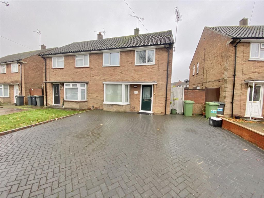 3 bed semidetached house to rent in Leagrave High Street, Leagrave, Luton LU4, £1,650 pcm Zoopla