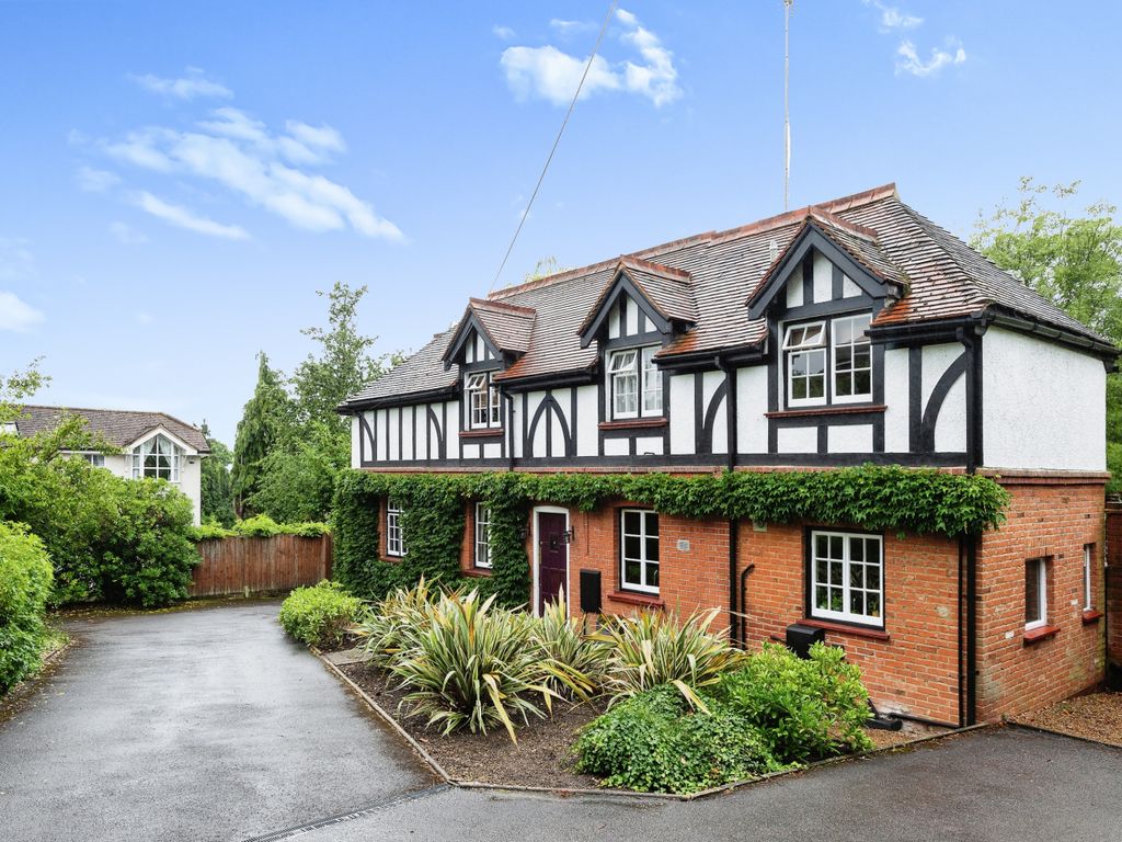 4 bed detached house for sale in Wrens Hill, Oxshott, Leatherhead KT22, £1,350,000 Zoopla