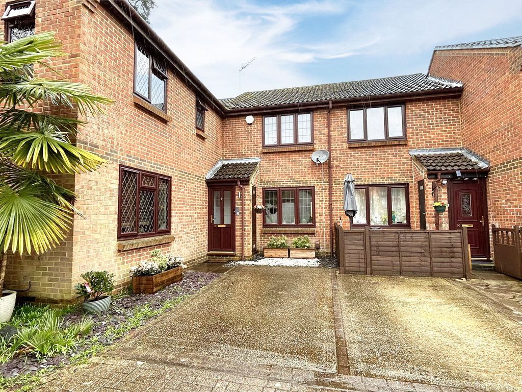 2 bed terraced house for sale in Close, Bracknell, Berkshire