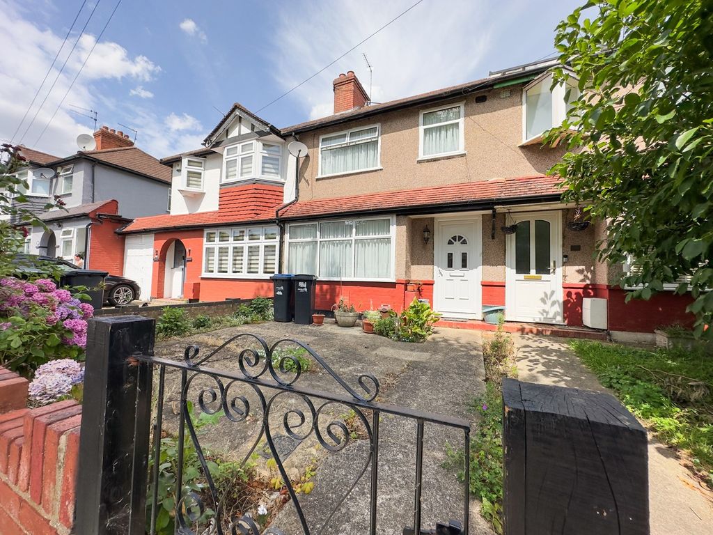 2 bed terraced house for sale in Bedford Road, Edmonton, London N9, £