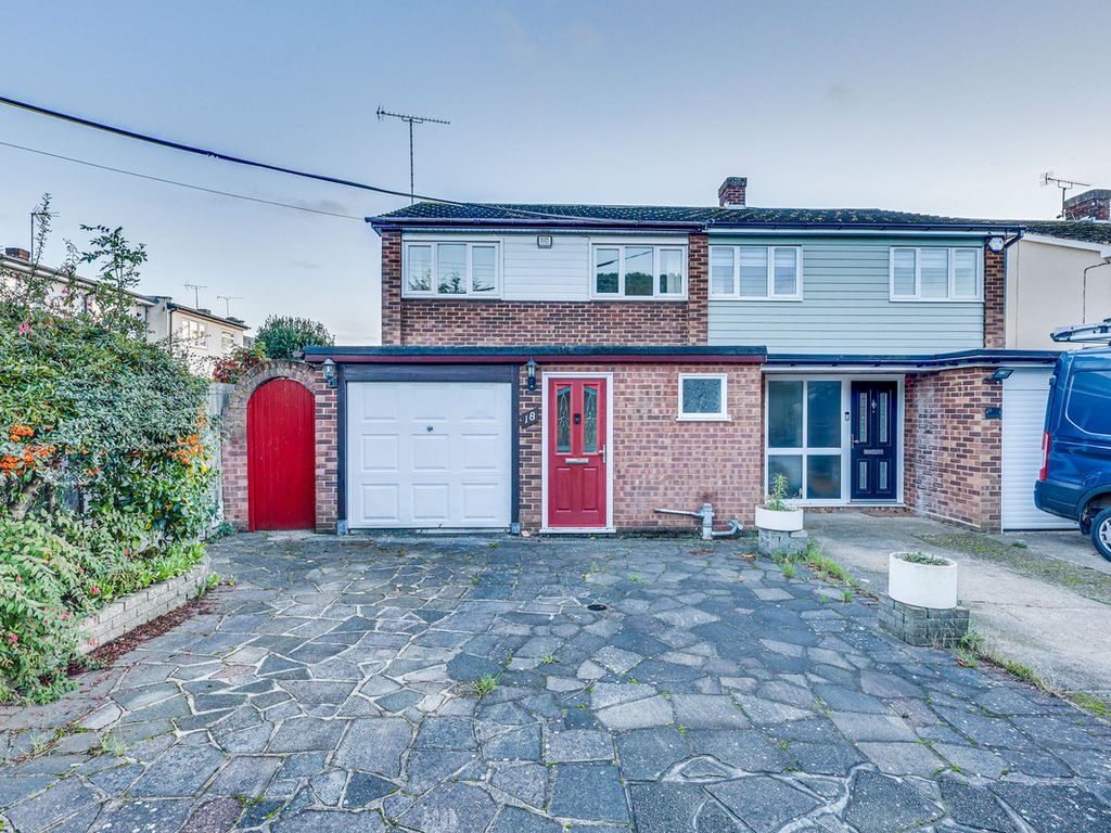 3 bed semidetached house for sale in Chesterfield Avenue, Benfleet SS7