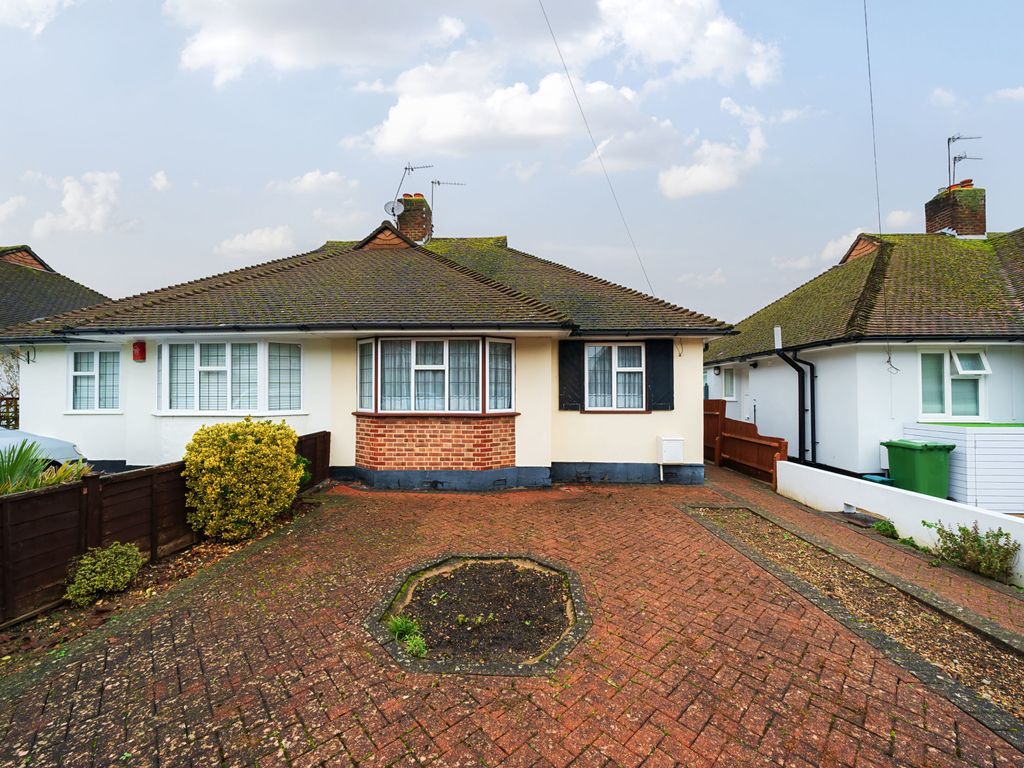 2 bed bungalow for sale in Grafton Road, Worcester Park, Surrey KT4, £