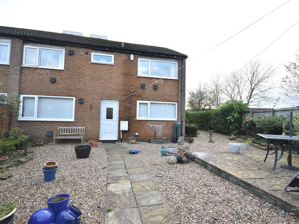 4 bed end terrace house for sale in Sherburn Road, Leeds, West