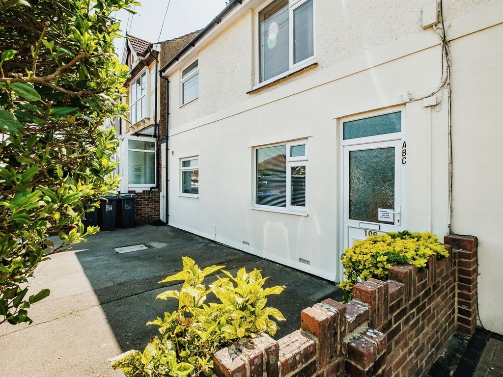 1 bed flat to rent in Sompting Road, Lancing BN15, £900 pcm Zoopla