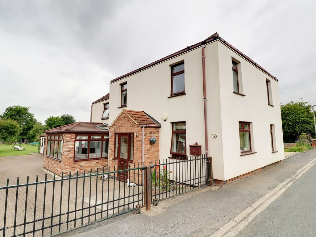 4 bed detached house for sale in North Street, West Butterwick DN17