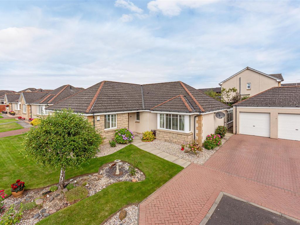 4 bed detached bungalow for sale in Tarbolton Court, Kirkcaldy KY2, £