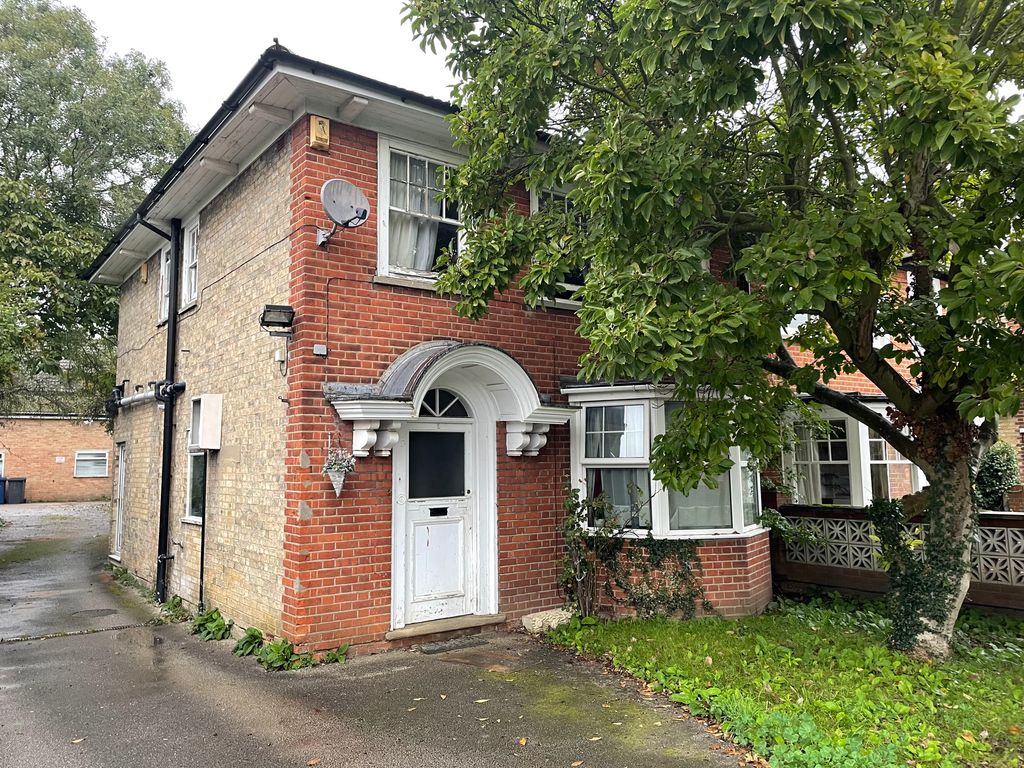 4 bed semidetached house for sale in Rathmore Road, Cambridge CB1, £