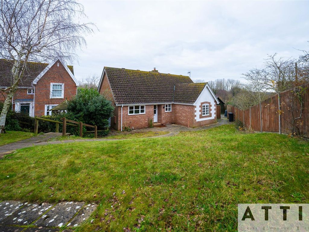 3 bed detached bungalow for sale in Newby Close, Halesworth IP19, £