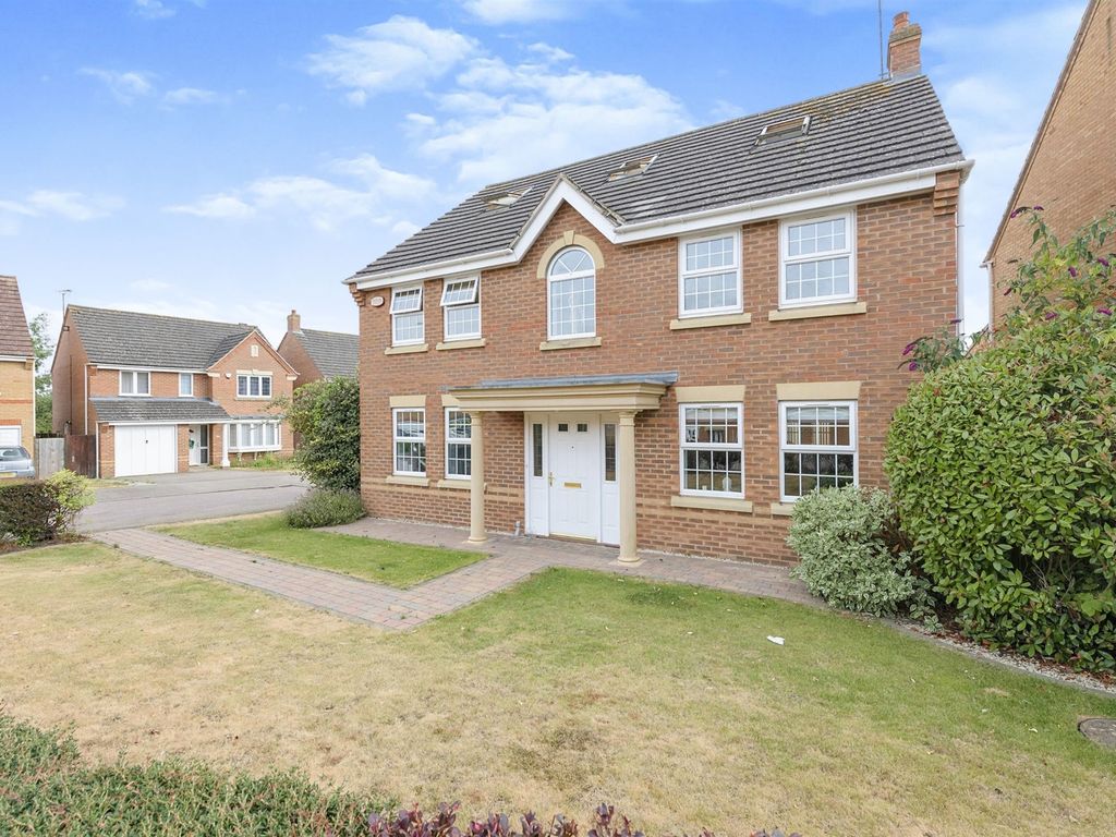 5 bed detached house for sale in Spartan Close, Wootton, Northampton