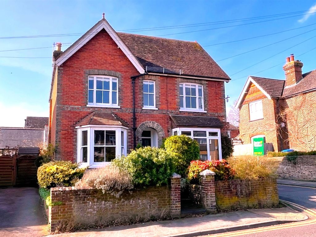 4 bed detached house for sale in Hare Lane, Godalming GU7, £950,000