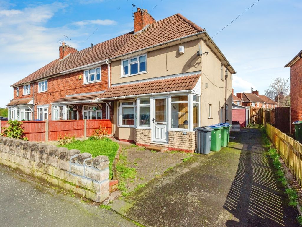 3 bed semidetached house for sale in Bassett Road, Wednesbury WS10, £