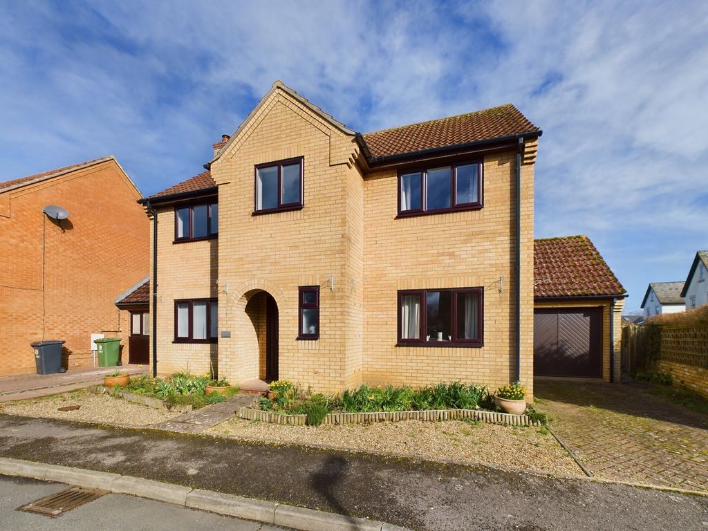4 bed detached house for sale in Cherry Orchard, Oakington, Cambridge