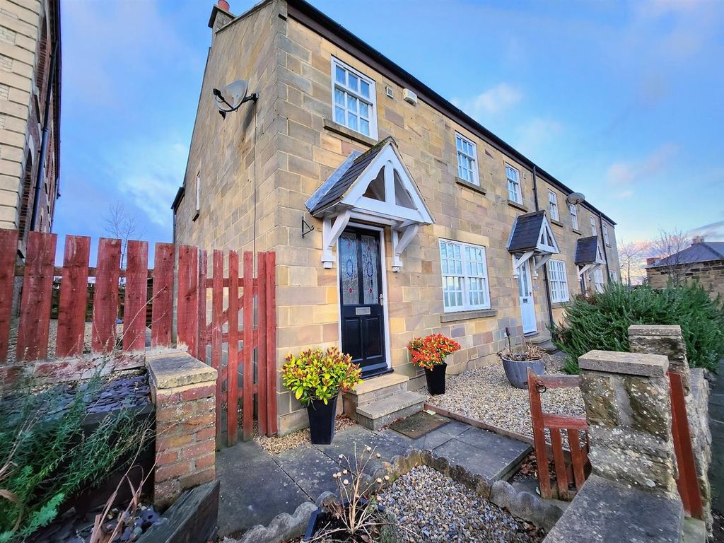 3 bed semidetached house for sale in Green Road, SkeltonInCleveland