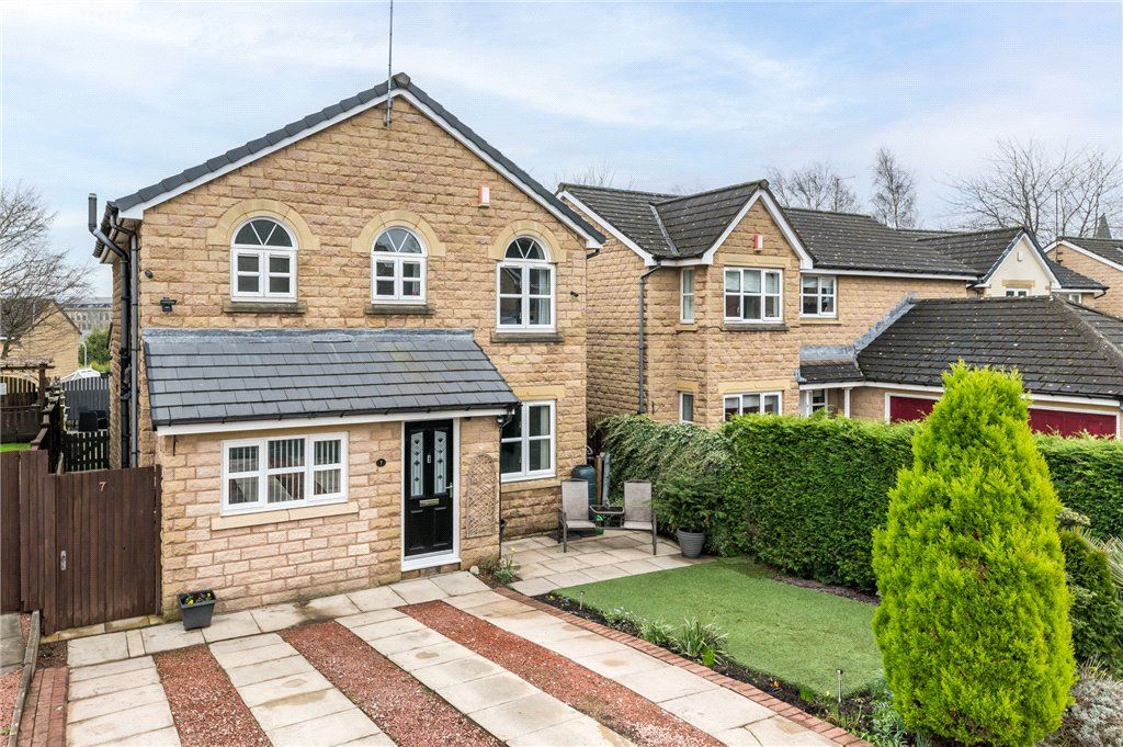 4 bed detached house for sale in The Leavens, Apperley Bridge, Bradford