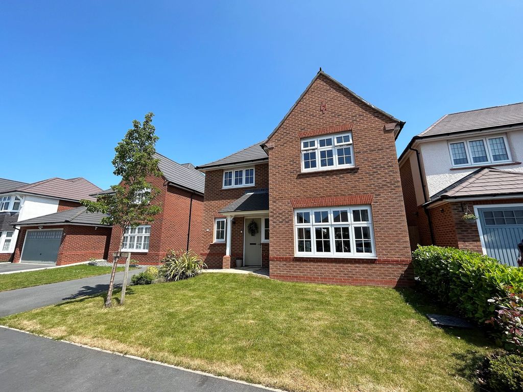 4 bed detached house to rent in Penwortham Avenue, Burscough L40, £