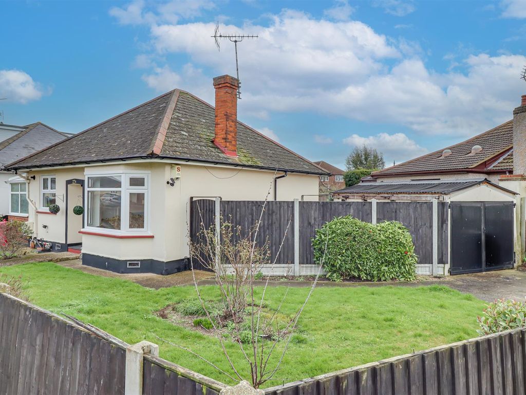 3 bed detached bungalow for sale in The Parkway, Canvey Island SS8, £