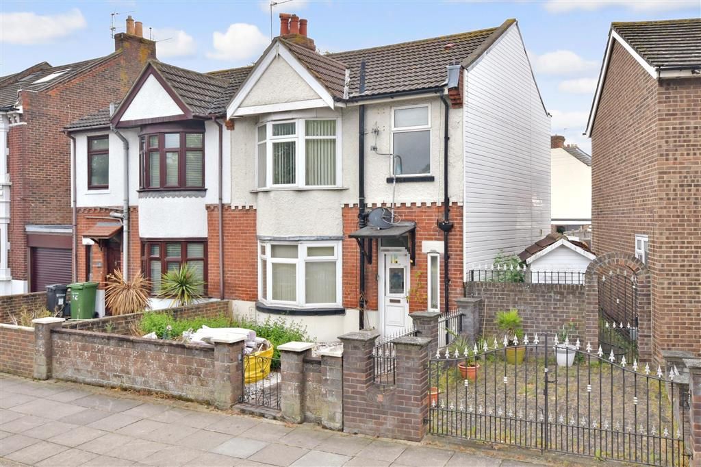 3 bed end terrace house for sale in Northern Parade, Portsmouth