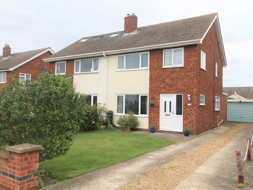 3 bed semidetached house for sale in Mead End, Biggleswade SG18, £