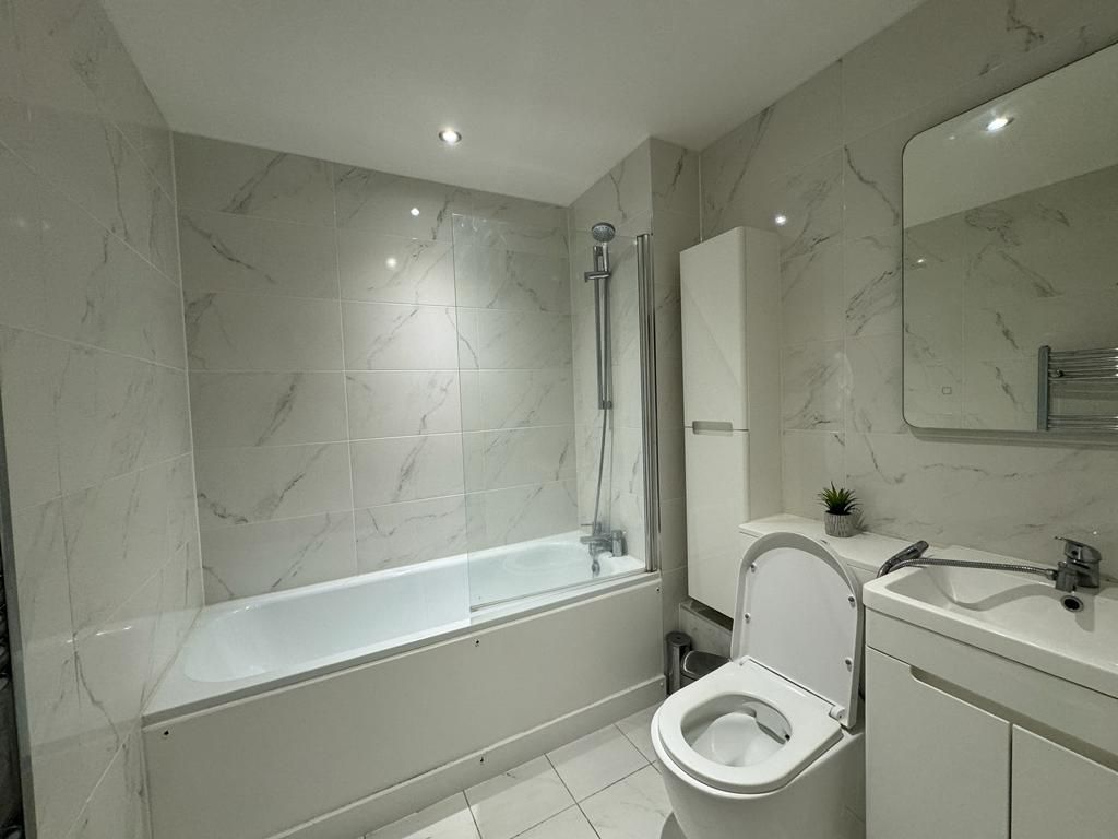 3 bed flat to rent in Palgrave Gardens, London NW1, £4,200 pcm Zoopla