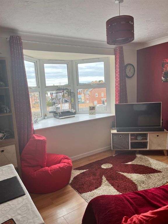 2 bed flat to rent in Arthur Road, Christchurch BH23, £1,150 pcm Zoopla