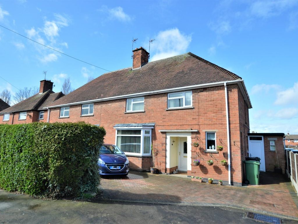 4 bed semidetached house for sale in Holmden Avenue, Wigston