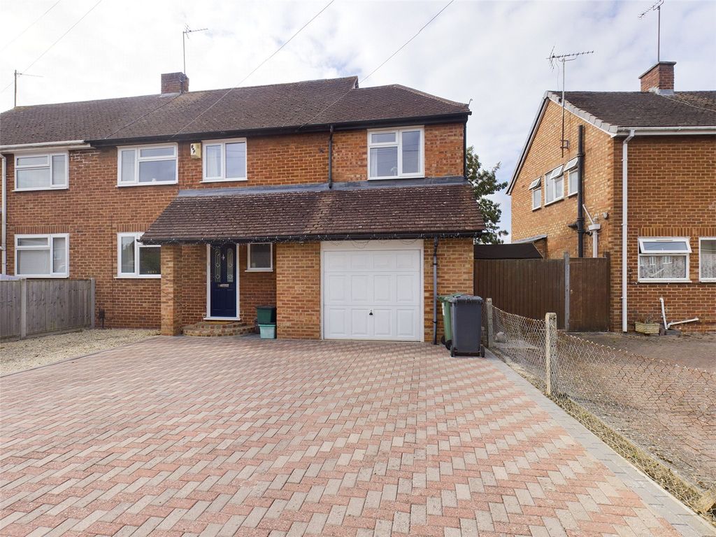 3 bed semidetached house for sale in Brooklands Park, Longlevens